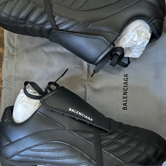 Balenciaga
Soccer Cleats Athletic Sneakers Men's 42/8.5 but fit more like 10 US - Picture 8 of 8